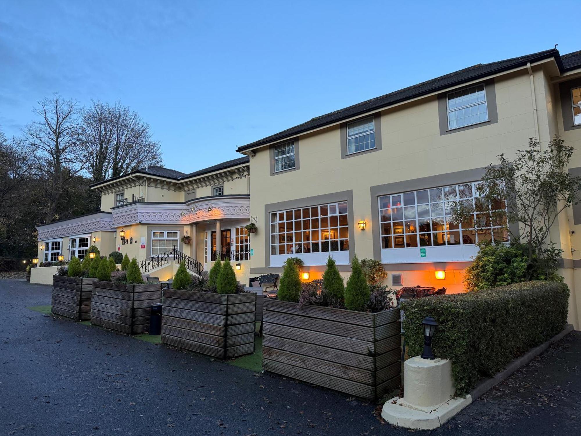 Reigate Manor Hotel Exteriör bild